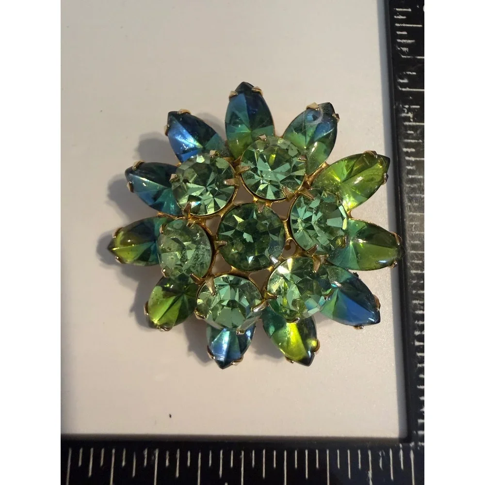Vintage Weiss Blue Green Rhinestone Flower Brooch Gold Tone Signed Sunburst Pin‎